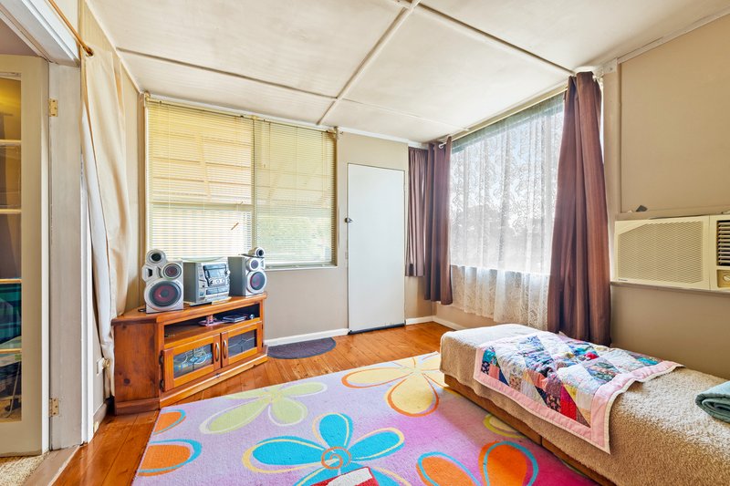 Photo - 12 Greenway Avenue, Mannering Park NSW 2259 - Image 6