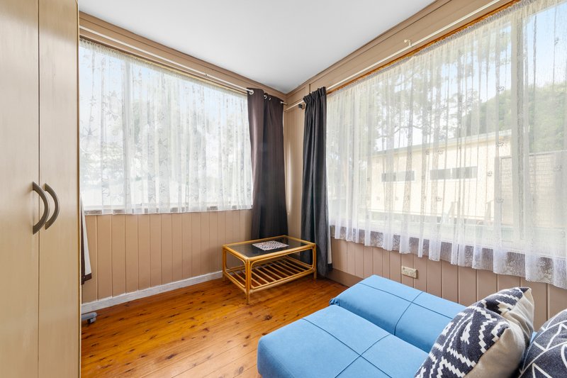 Photo - 12 Greenway Avenue, Mannering Park NSW 2259 - Image 7