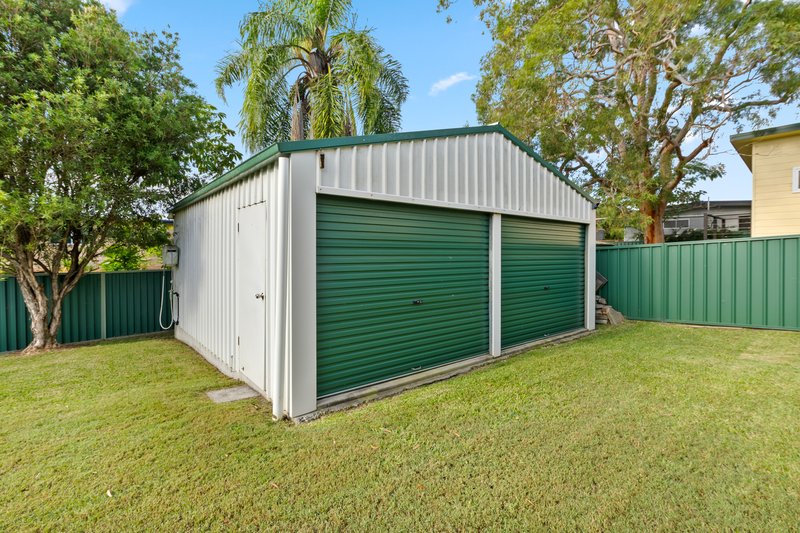 Photo - 12 Greenway Avenue, Mannering Park NSW 2259 - Image 11