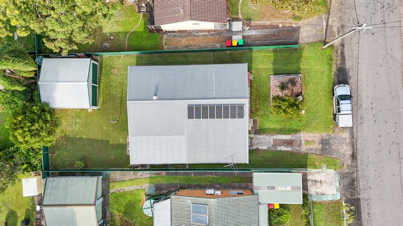 Photo - 12 Greenway Avenue, Mannering Park NSW 2259 - Image 12