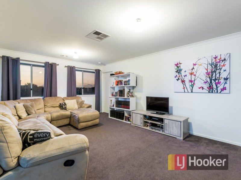 Photo - 12 Haines Street, Cranbourne East VIC 3977 - Image 7