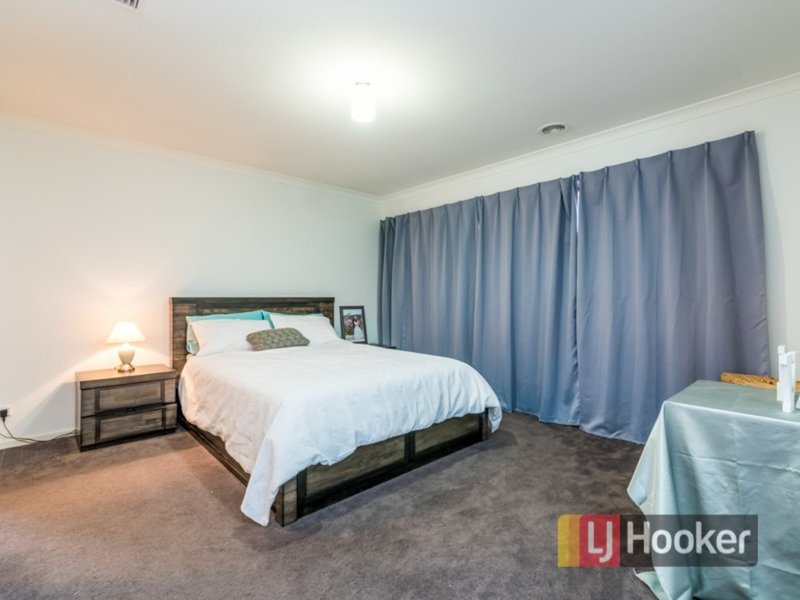 Photo - 12 Haines Street, Cranbourne East VIC 3977 - Image 12