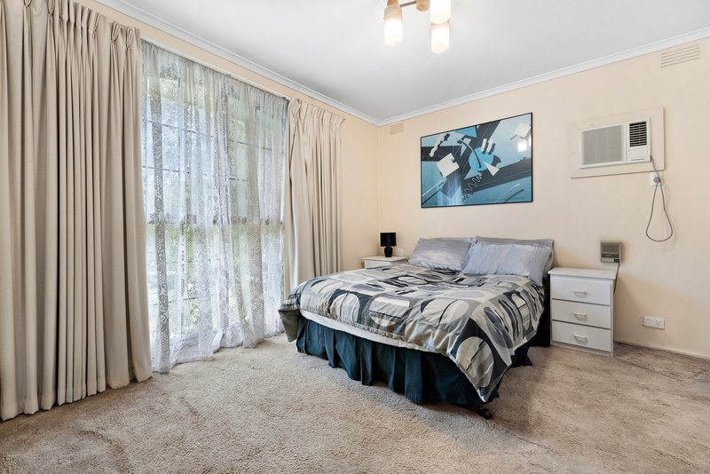 Photo - 12 Hainthorpe Grove, Mulgrave VIC 3170 - Image 6