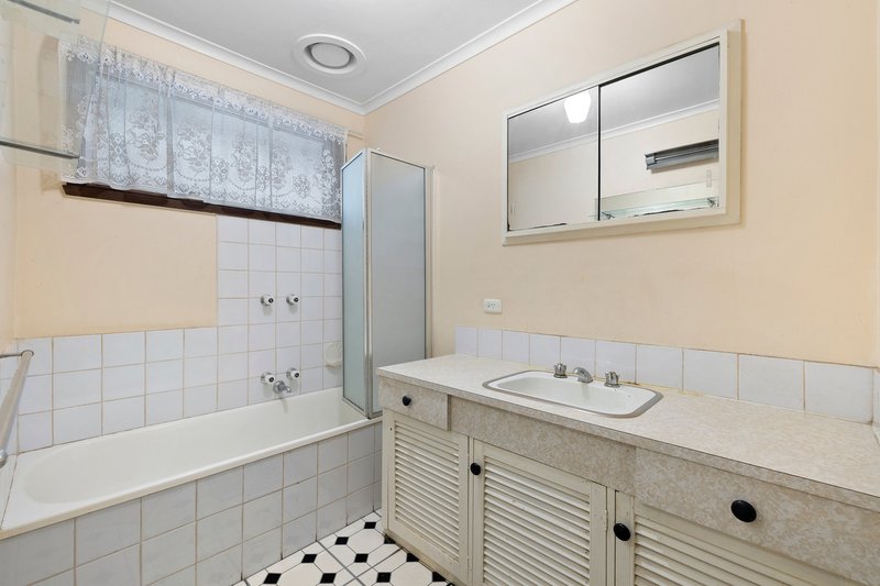 Photo - 12 Hainthorpe Grove, Mulgrave VIC 3170 - Image 7