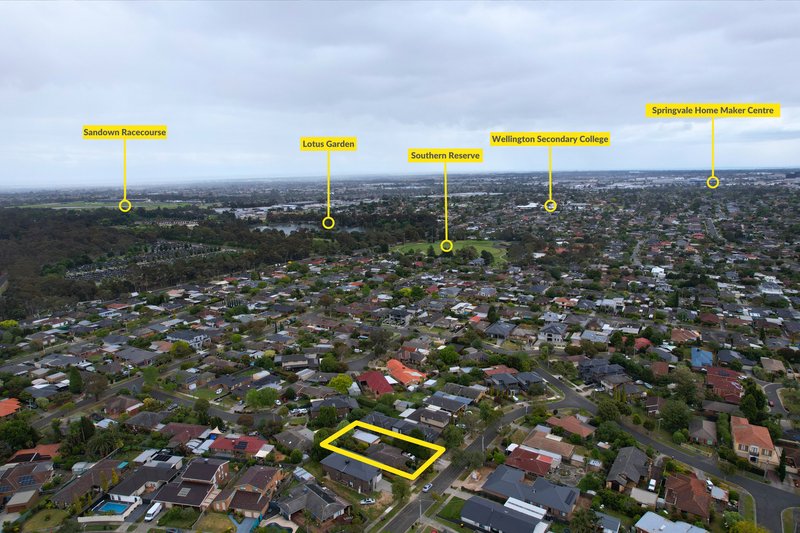 Photo - 12 Hainthorpe Grove, Mulgrave VIC 3170 - Image 13