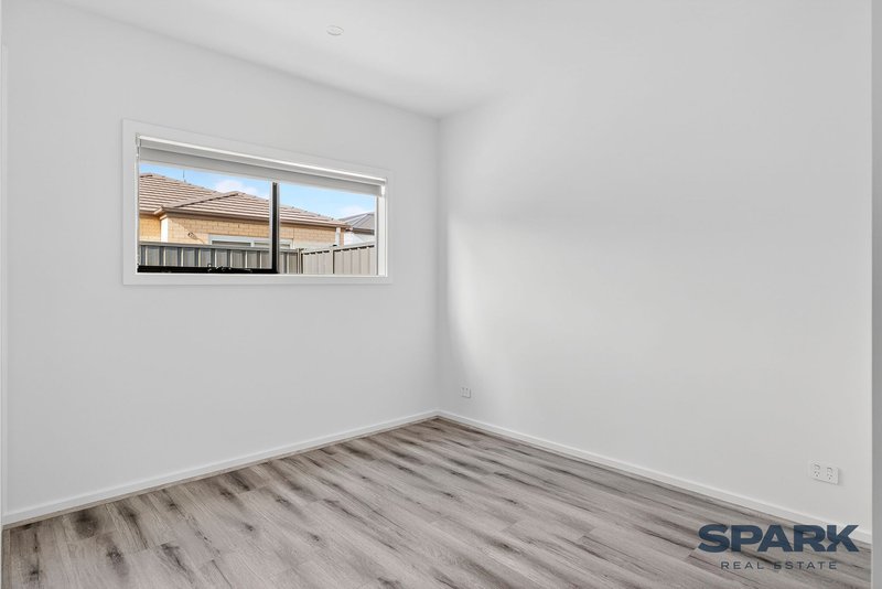 Photo - 12 Hairpin Drive, Tarneit VIC 3029 - Image 8