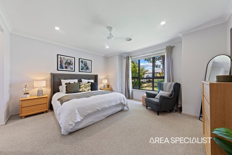 Photo - 12 Half Moon Crescent, Pakenham VIC 3810 - Image 3