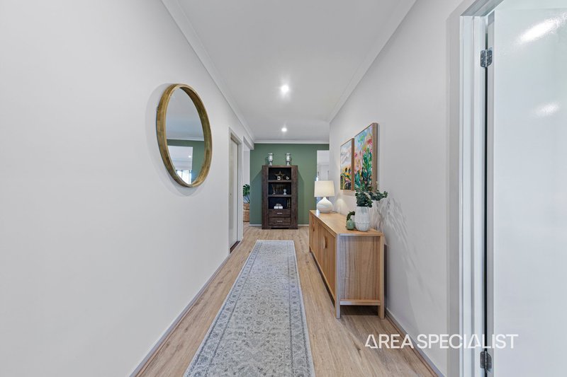 Photo - 12 Half Moon Crescent, Pakenham VIC 3810 - Image 10