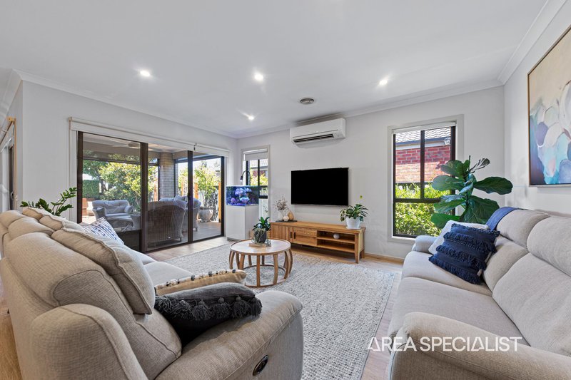 Photo - 12 Half Moon Crescent, Pakenham VIC 3810 - Image 13