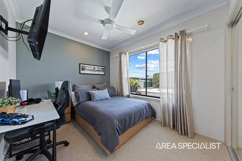 Photo - 12 Half Moon Crescent, Pakenham VIC 3810 - Image 25