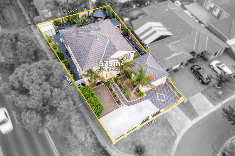 Photo - 12 Hammond Place, Roxburgh Park VIC 3064 - Image 25