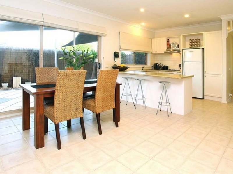 Photo - 12 Hanna Street, Point Cook VIC 3030 - Image 4