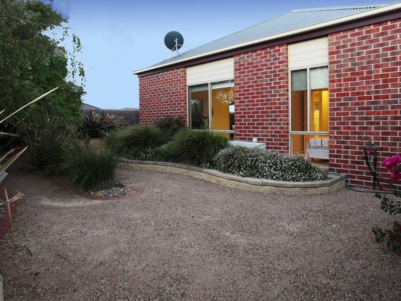 Photo - 12 Hanna Street, Point Cook VIC 3030 - Image 12