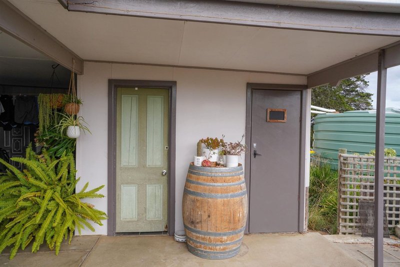 Photo - 12 Hansen Road, Casterton VIC 3311 - Image 15