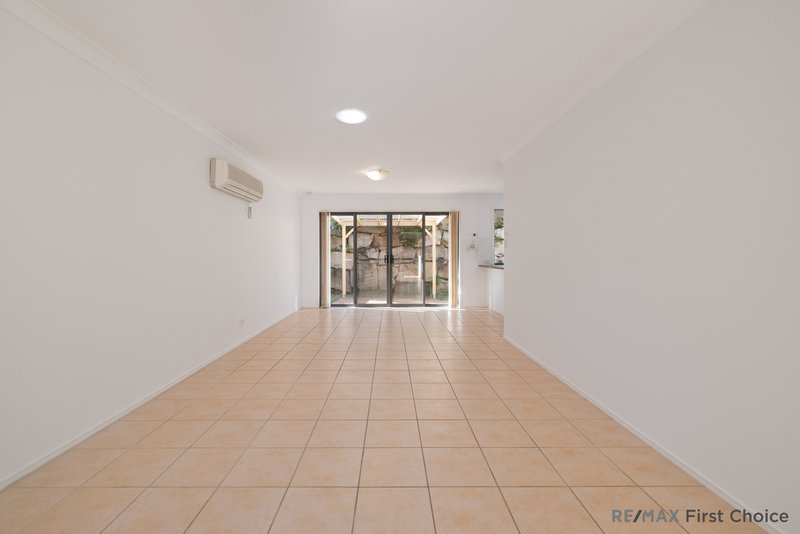 Photo - 12 Hart Close, Mackenzie QLD 4156 - Image 5