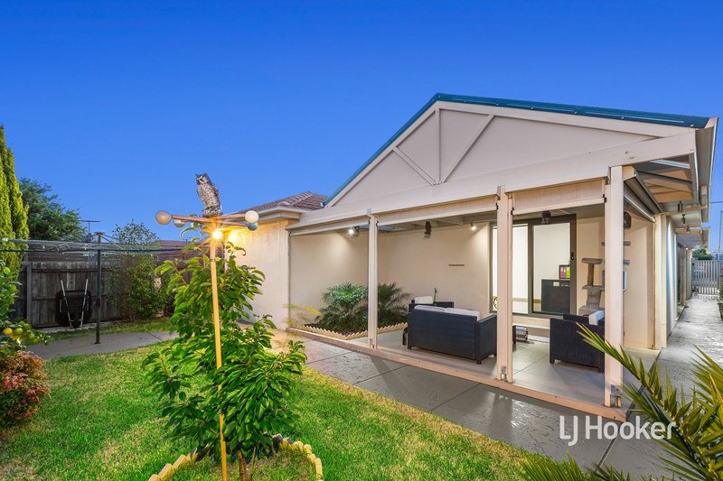 Photo - 12 Hastie Court, Altona Meadows VIC 3028 - Image 9