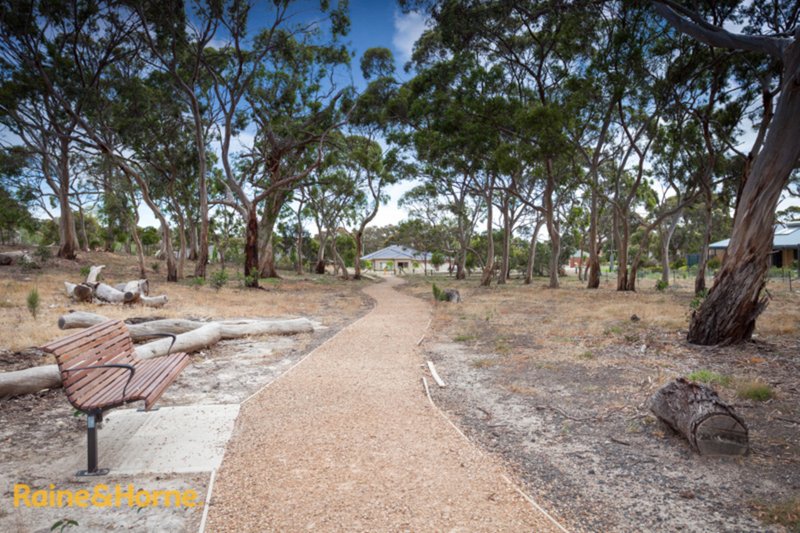 Photo - 12 Hawkins Court, Sunbury VIC 3429 - Image 2