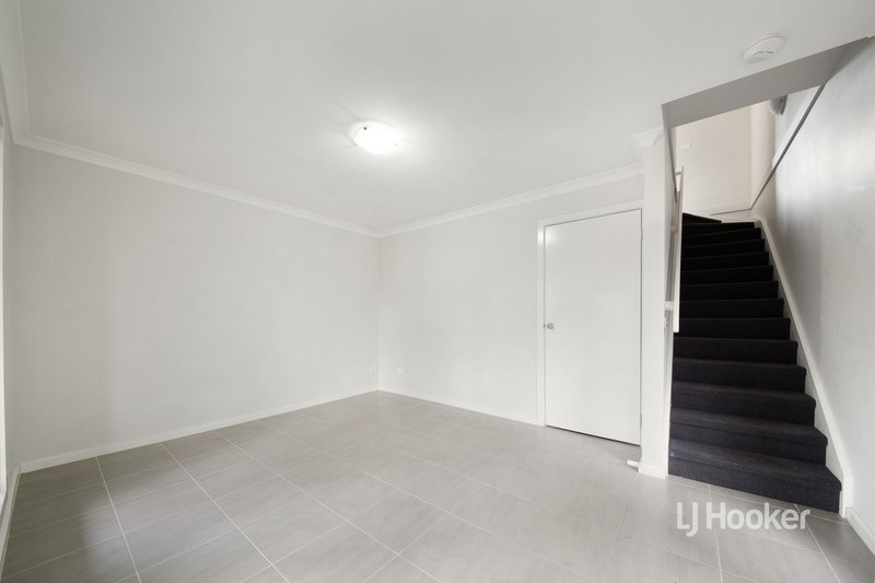 Photo - 12 Heartlands Lane, Mernda VIC 3754 - Image 2