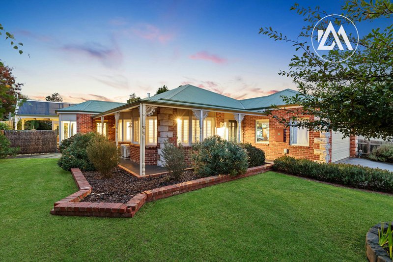 Photo - 12 Heatherwood Grove, Langwarrin VIC 3910 - Image 2