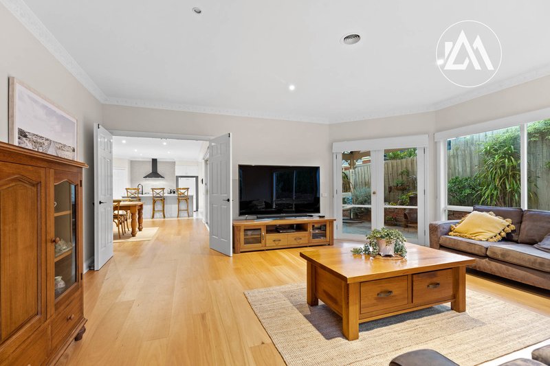 Photo - 12 Heatherwood Grove, Langwarrin VIC 3910 - Image 11