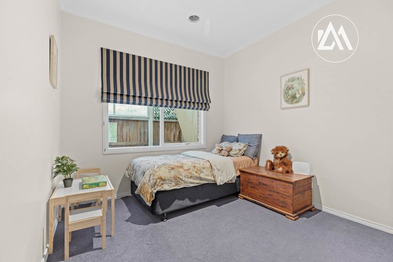 Photo - 12 Heatherwood Grove, Langwarrin VIC 3910 - Image 18