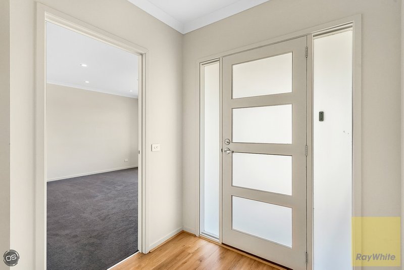 Photo - 12 Heathwren View, Werribee VIC 3030 - Image 4