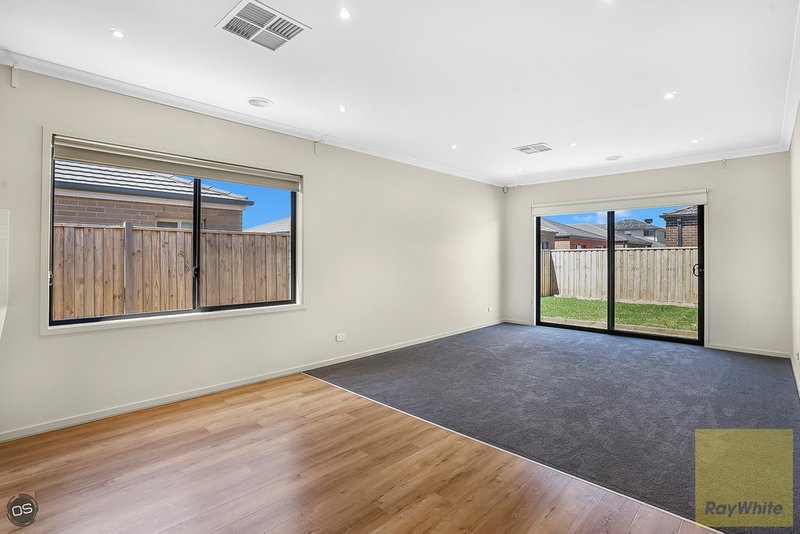 Photo - 12 Heathwren View, Werribee VIC 3030 - Image 6