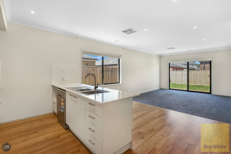 Photo - 12 Heathwren View, Werribee VIC 3030 - Image 7