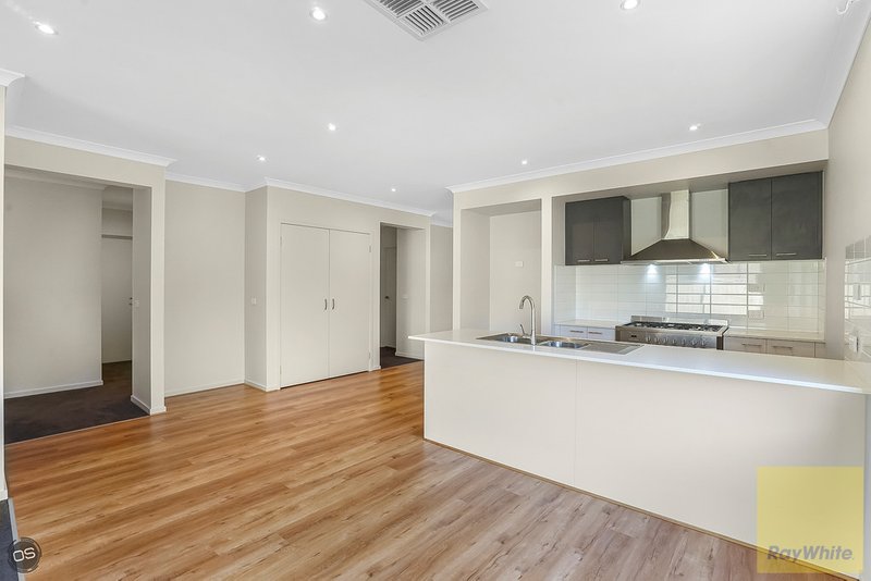 Photo - 12 Heathwren View, Werribee VIC 3030 - Image 8