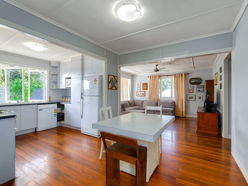 Photo - 12 Heilbromm Street, Stafford Heights QLD 4053 - Image 4