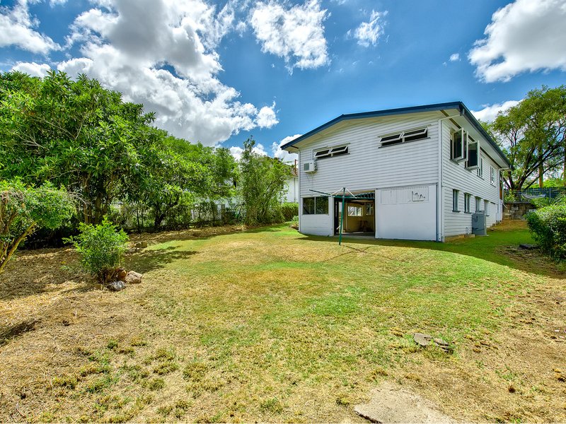 Photo - 12 Heilbromm Street, Stafford Heights QLD 4053 - Image 12