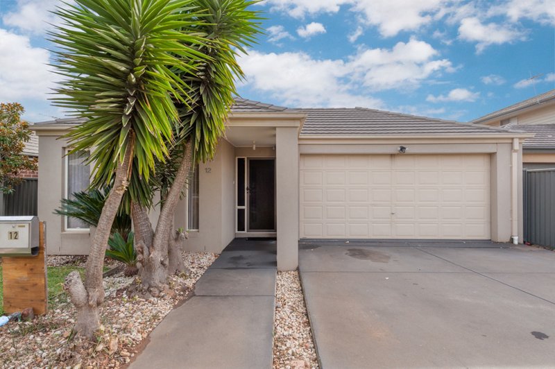 12 Hele Close, Caroline Springs VIC 3023