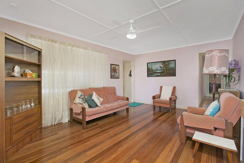 Photo - 12 Hellyer St , Wynnum West QLD 4178 - Image 3