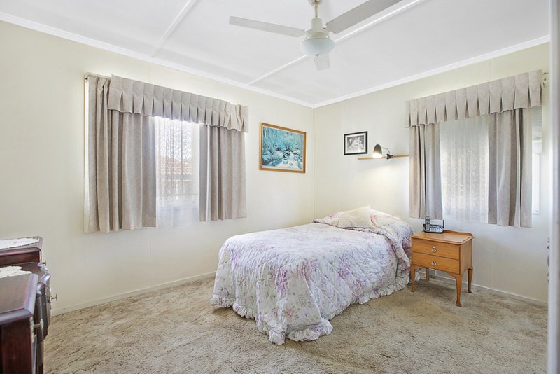 Photo - 12 Hellyer St , Wynnum West QLD 4178 - Image 6