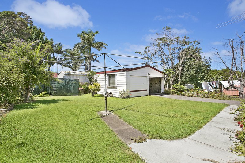 Photo - 12 Hellyer St , Wynnum West QLD 4178 - Image 9