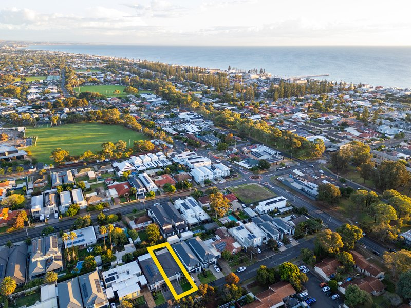 Photo - 12 Henderson Street, Henley Beach SA 5022 - Image 2