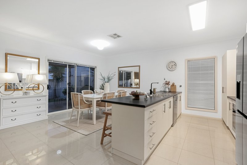 Photo - 12 Henderson Street, Henley Beach SA 5022 - Image 10