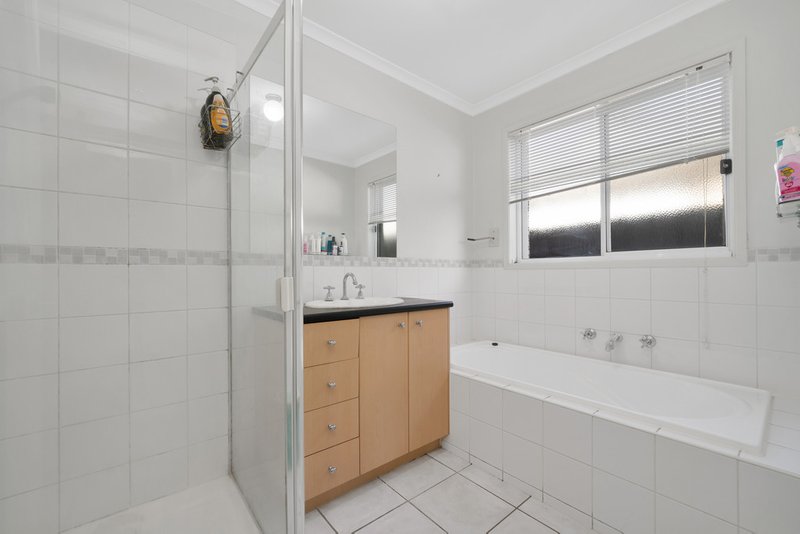 Photo - 12 Hessing Green, Caroline Springs VIC 3023 - Image 6