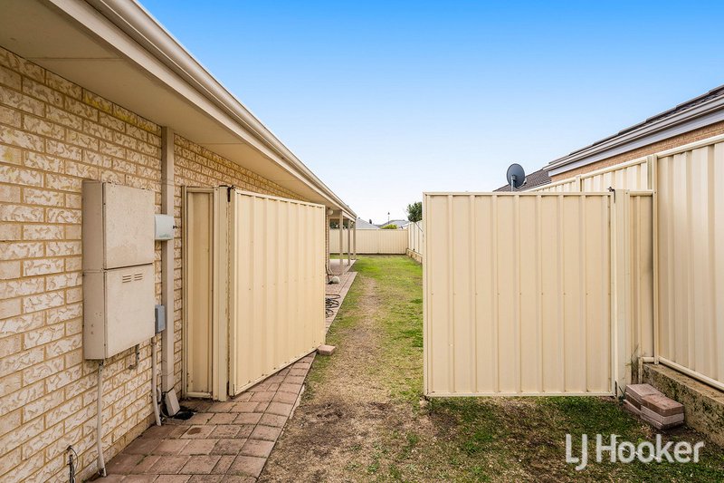 Photo - 12 Highcliffe Circle, Lakelands WA 6180 - Image 2