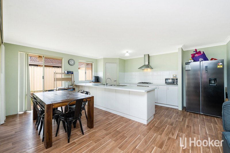 Photo - 12 Highcliffe Circle, Lakelands WA 6180 - Image 4