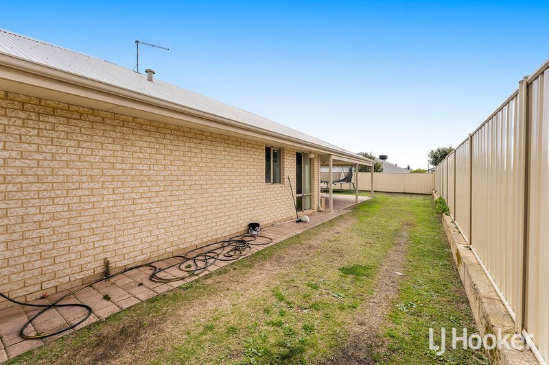 Photo - 12 Highcliffe Circle, Lakelands WA 6180 - Image 14