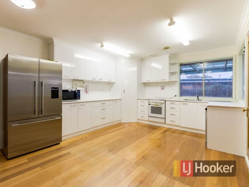 Photo - 12 Highland Avenue, Hampton Park VIC 3976 - Image 2