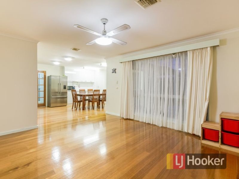 Photo - 12 Highland Avenue, Hampton Park VIC 3976 - Image 7