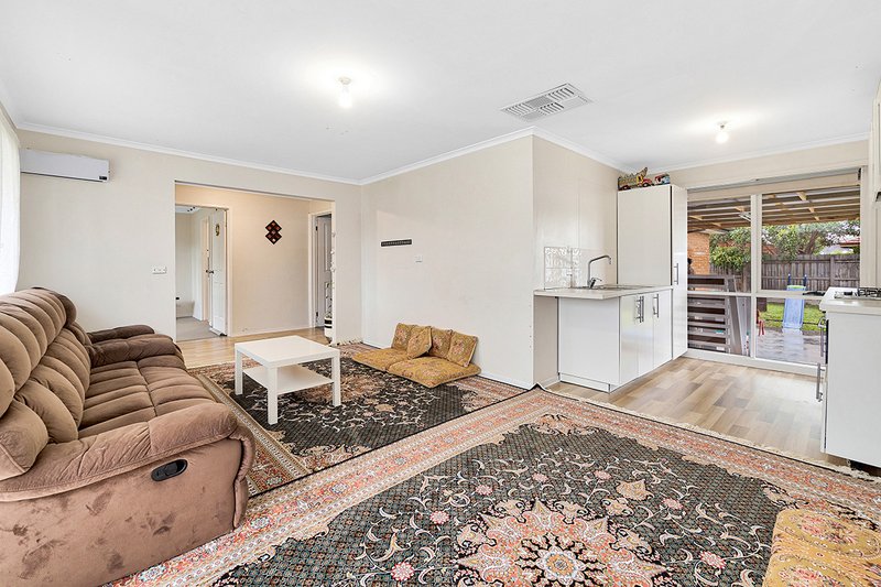 Photo - 12 Hindmarsh Court, Cranbourne North VIC 3977 - Image 6