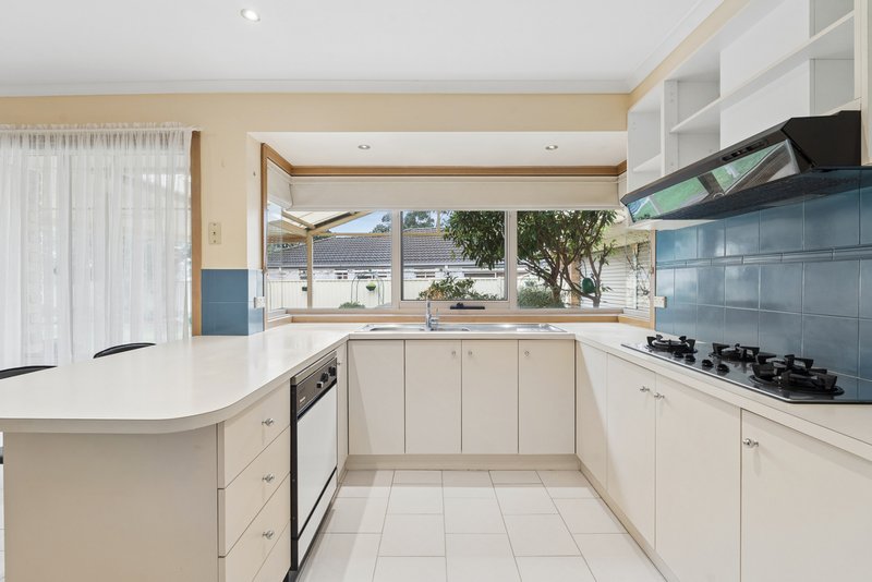 Photo - 12 Hoban Close, Keilor Downs VIC 3038 - Image 3