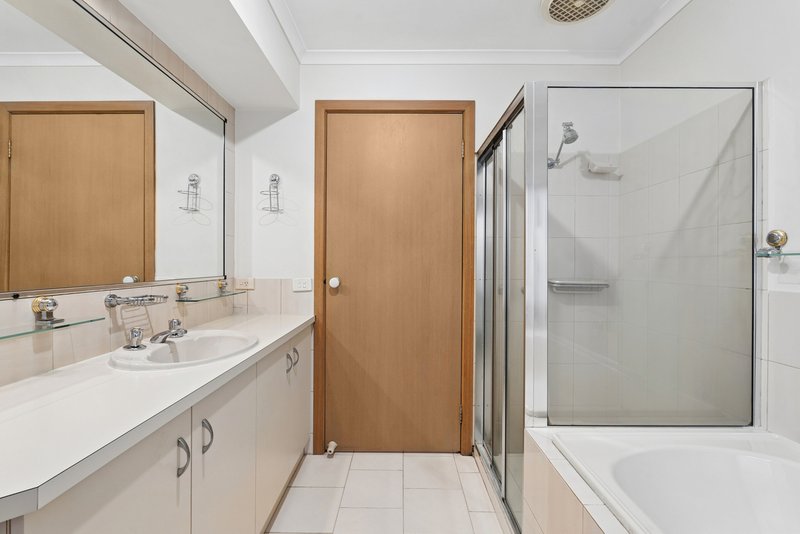 Photo - 12 Hoban Close, Keilor Downs VIC 3038 - Image 9
