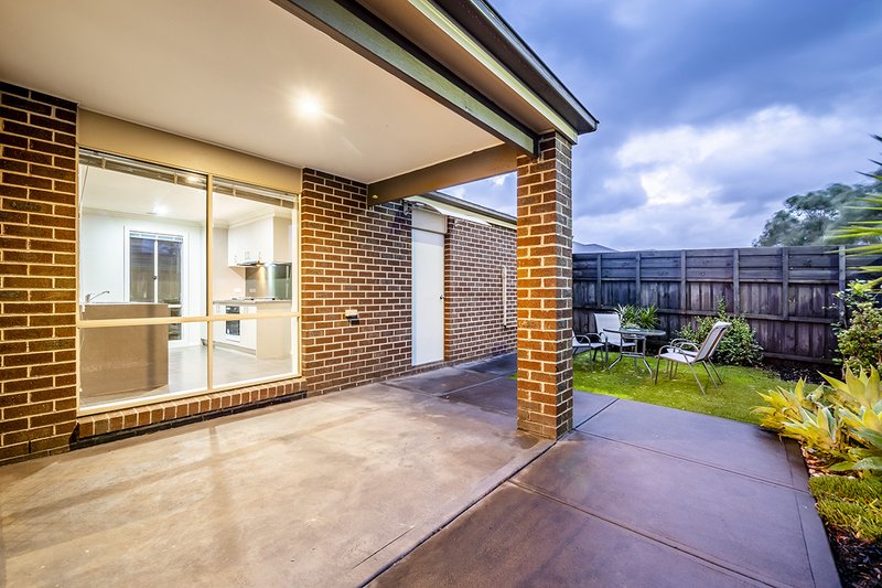 Photo - 12 Hogan Street, Cranbourne East VIC 3977 - Image 6