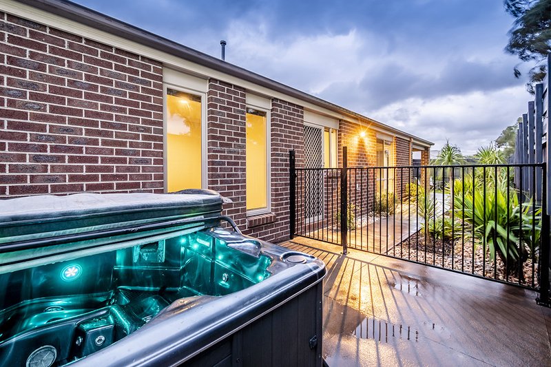 Photo - 12 Hogan Street, Cranbourne East VIC 3977 - Image 8