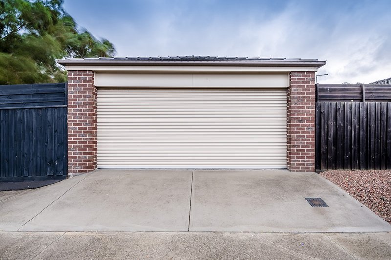 Photo - 12 Hogan Street, Cranbourne East VIC 3977 - Image 15