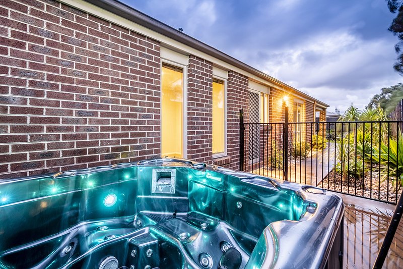 Photo - 12 Hogan Street, Cranbourne East VIC 3977 - Image 16